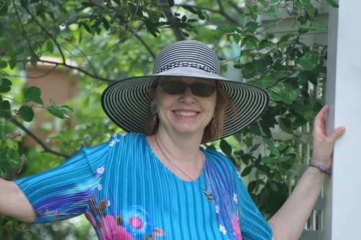 2011_06_17_VA_at_Emilia_party_garden_fence