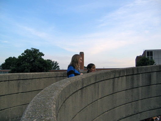 2011_06_28_DA_VG_High_School_walkway