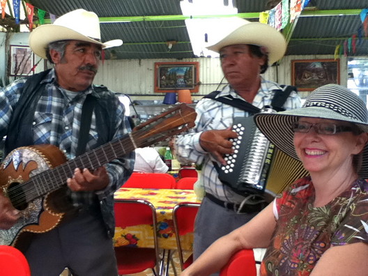 2011_07_Verena_and_Mariachi_Players